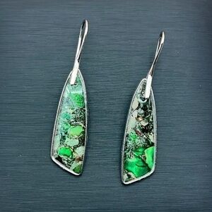 NWT Elegant Drop/Dangle Green Faux Silver Earrings